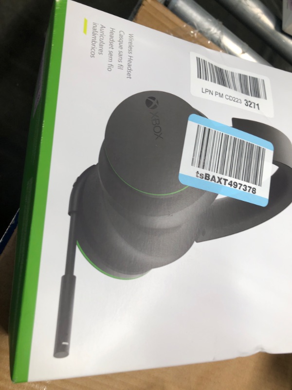 Photo 2 of Xbox Wireless Headset – Xbox Series X|S, Xbox One, and Windows Device