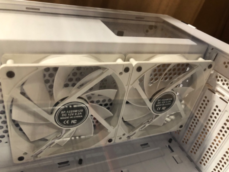 Photo 2 of Vetroo AL600 Mid-Tower ATX PC Case, Top 360mm Radiator Support, 3x120mm ARGB Fans, 3x120mm Regular Fans, Airflow Mesh White Gaming Case w/Controller Hub AL600 White