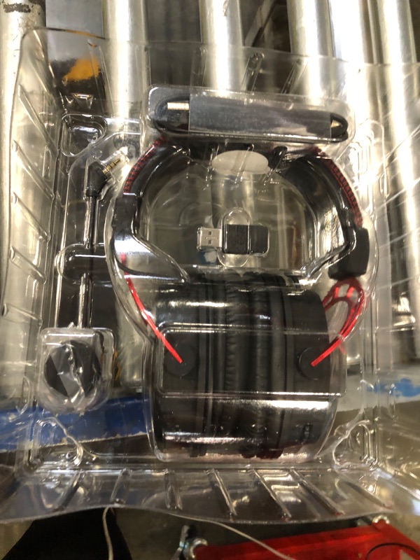 Photo 1 of ***USED**** HyperX Cloud Alpha Wireless - Gaming Headset for PC, 300-hour battery life, DTS Headphone:X Spatial Audio, Memory foam, Dual Chamber Drivers, Noise-canceling mic, Durable aluminum frame Red Wireless Cloud Alpha Headset
