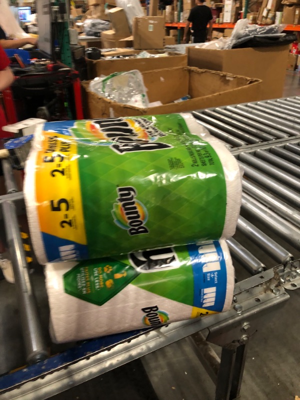 Photo 2 of Bounty Full Sheet Paper Towels, White, 2 Triple Rolls - 6 Regular Rolls (Pack of 2) 2 Count (Pack of 2)