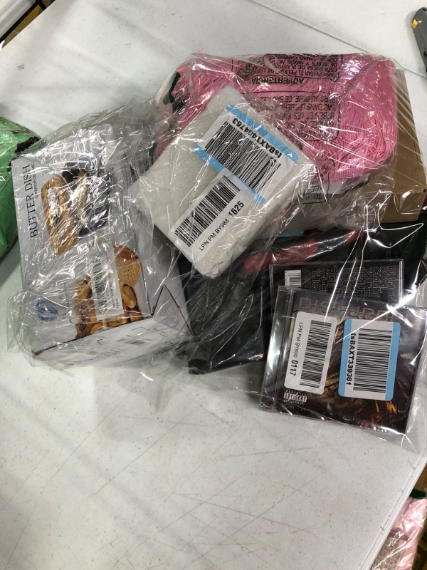 Photo 1 of ***AS IS / NO RETURNS -  FINAL SALE*** ***BUNDLED BAG OF MISC ITEMS ***
