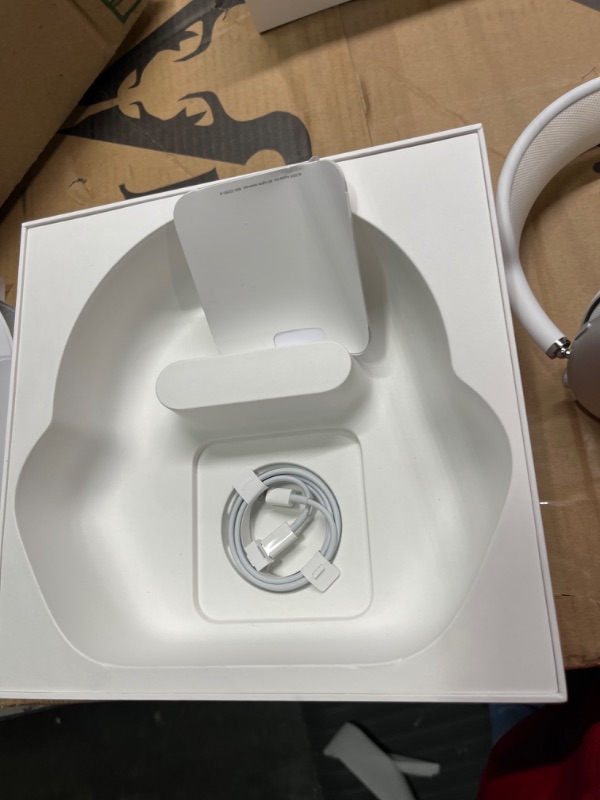 Photo 2 of good condition***Apple - AirPods Max - Silver
