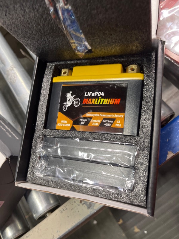 Photo 1 of Maxlithium YTX7L-BS/YTX5L-BS 12V Motorcycle lifepo4 Battery 3.5Ah 210A Smart BMS, YTX4L-BS/YTZ6-BS/YTZ7S-BS, Compatible with Small street Bikes Dirt bikes ATV Scooter, Snowmobile, Motocross, Motorboat 12V 3.5Ah 210CA