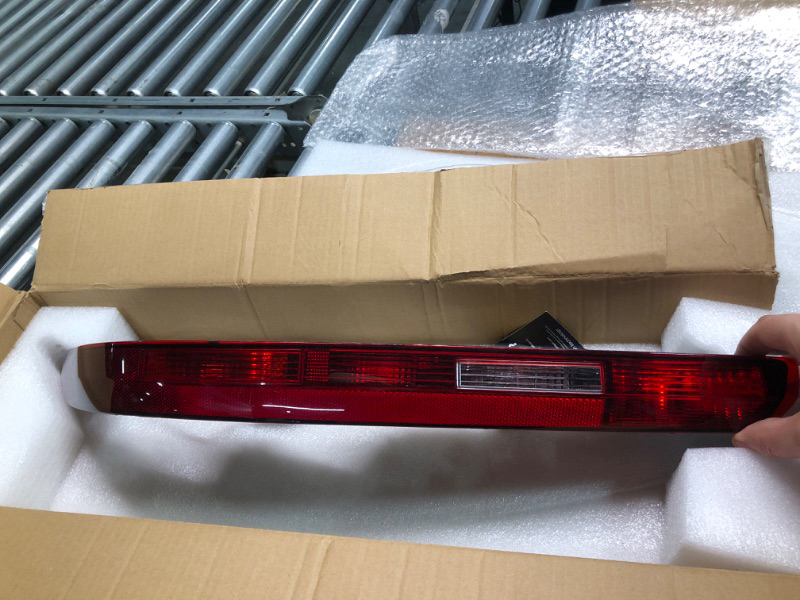 Photo 4 of Dasbecan Rear Bumper Reflector Tail Light Fog Lamp Compatible with Audi Q7 2016-2022 Replace 4M0945096A (Right Passgenger Side) Right/Passenger Side