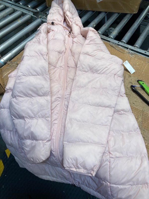 Photo 4 of Amazon Essentials Women's Lightweight Water-Resistant Hooded Puffer Coat Large Light Pink