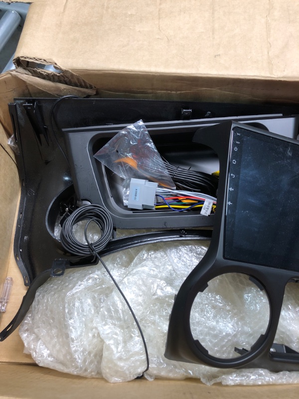 Photo 4 of [2G+32G] Android Car Radio, Apple Carplay/Android Auto/WiFi/Bluetooth Touch Screen Stereo + AHD Reverse Camera + MIC ***USED***BOX IS DAMAGED*** 