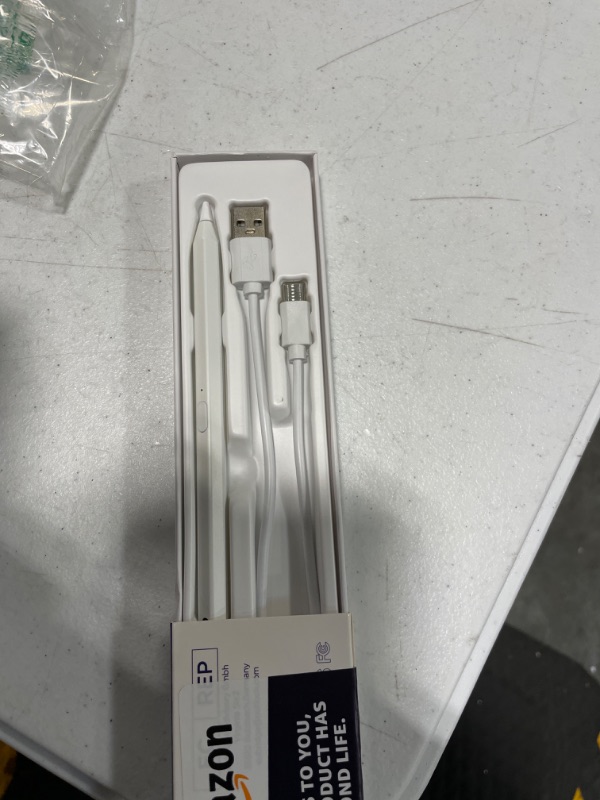 Photo 1 of Tilt Sensitivity Palm Rejection Stylus Pen for Apple iPad(2018 and After) 6/7/8/9th Generation/ipad Pro 11 / Pro 12.9(3rd/4th/5th)/Air 3&4&5/Mini 5&6, Precise Writing Drawing Digital iPad Pencil White