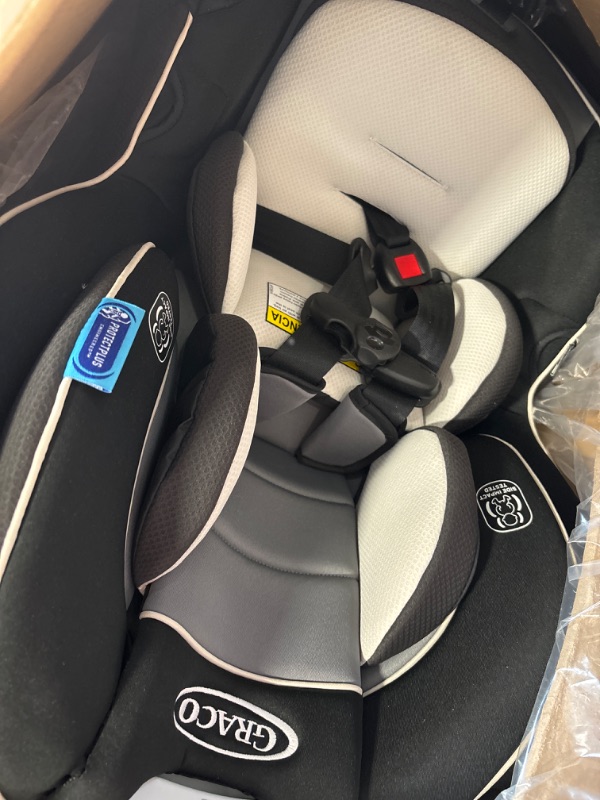 Photo 1 of Graco Extend2Fit Convertible Car Seat, Gotham