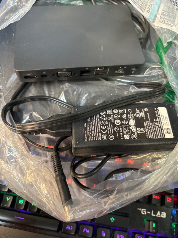 Photo 3 of **FOR PARTS**WD15 USB C Docking Station, USB-C Double Displays or Single 4K Display Docking Station with MiniDP, HDMI and VGA for Dell USB C Laptops (1DP, 1HDMI, 1VGA, 3USB3.0, 2USB 2.0, 1Audio, 1Speaker Out)4