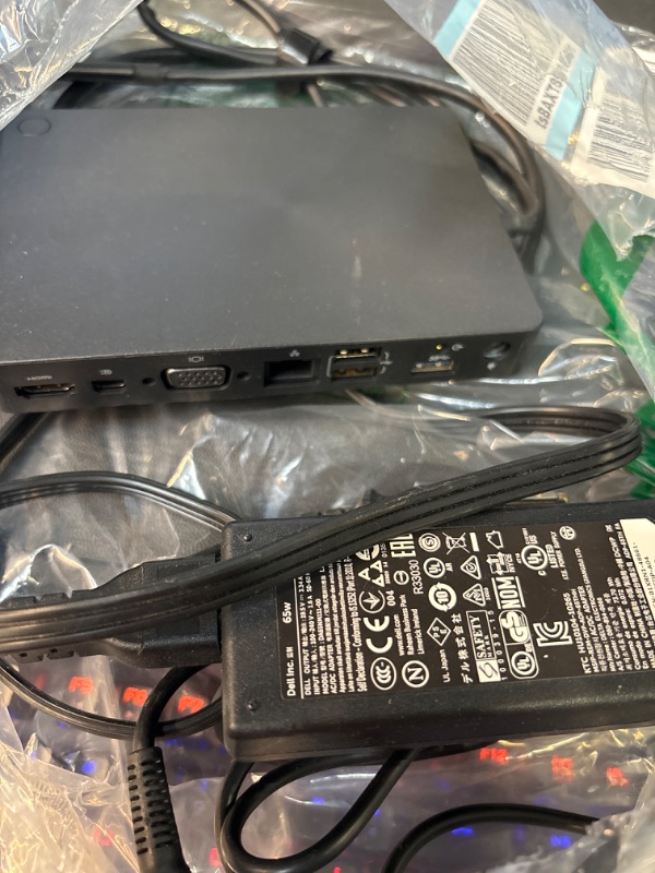 Photo 2 of **FOR PARTS**WD15 USB C Docking Station, USB-C Double Displays or Single 4K Display Docking Station with MiniDP, HDMI and VGA for Dell USB C Laptops (1DP, 1HDMI, 1VGA, 3USB3.0, 2USB 2.0, 1Audio, 1Speaker Out)4