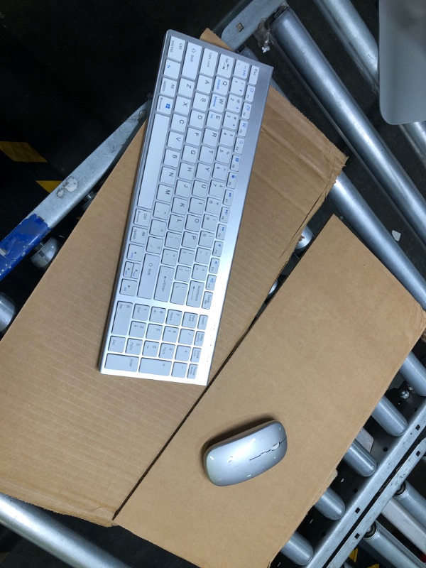 Photo 3 of iMac (21.5-inch, Late 2015) Renewed