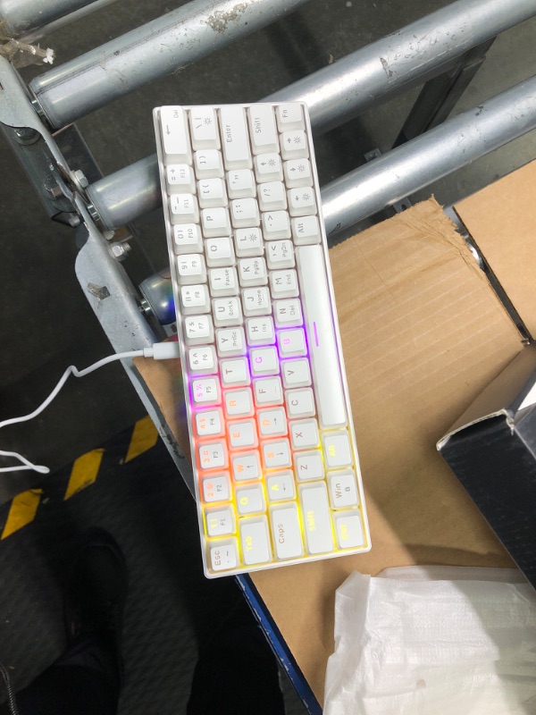 Photo 1 of abucow RGB BACKLIT WIRED GAMEING keyboard white