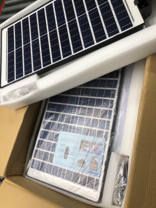 Photo 1 of ***ONE LIGHT DOESNT TURN ON*** 


wudor 2 Pack 1200W Solar Street Lights Outdoor , 1,152 LED Ultra Bright Waterproof Street Light, 120,000LM White Light Dusk to Dawn, with Motion Sensor and Remote Control, for Parking Lots, etc.