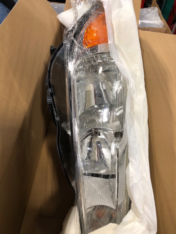 Photo 4 of Dasbecan Halogen Headlights Assembly With Bulbs Compatible With Ford Focus 3rd Gen 2015-2018 w/o LED DRL Right Passenger Side Chrome Headlamp Replaces# F1EZ13008GS FO2503339