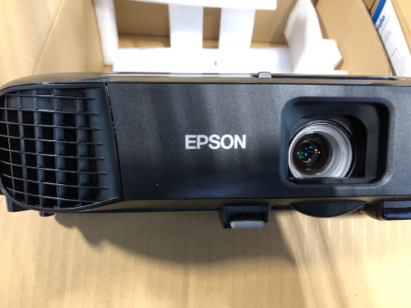 Photo 7 of Epson Pro EX9240 3-Chip 3LCD Full HD 1080p Wireless Projector, 4,000 Lumens Color Brightness, 4,000 Lumens White Brightness, Miracast, 2 HDMI Ports, Built-in Speaker, 16,000:1 Contrast Ratio