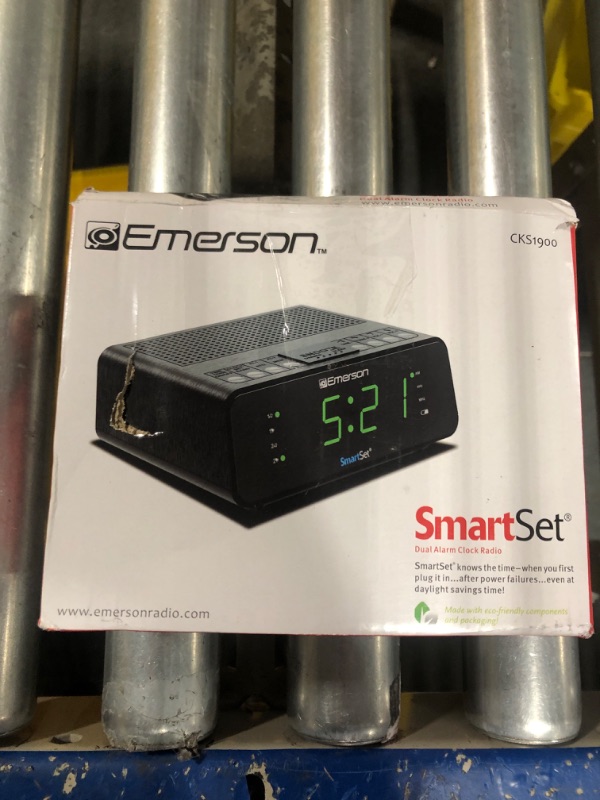 Photo 3 of Emerson SmartSet Alarm Clock Radio with AM/FM Radio, Dimmer, Sleep Timer and .9" LED Display, CKS1900 (Black)