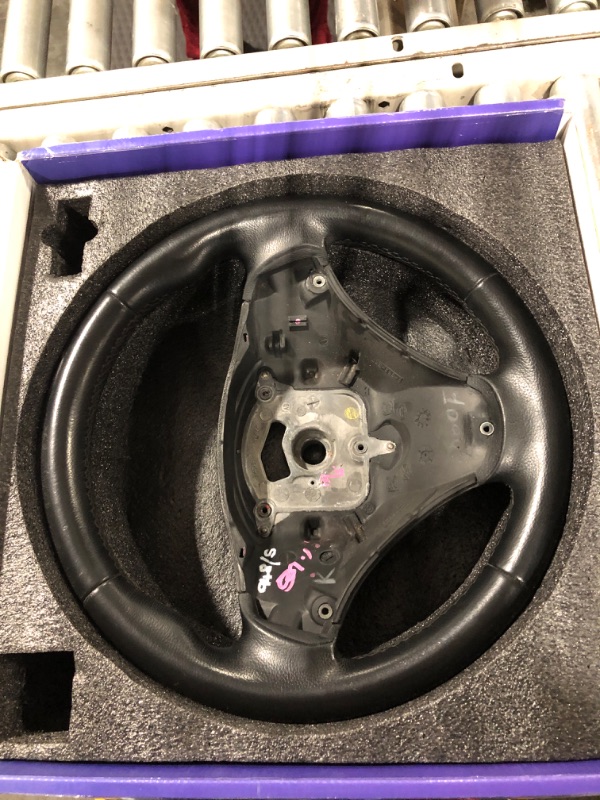 Photo 1 of LED Steering Wheel Race Digital Display Carbon Fiber LED Display Shift Lights Steering Wheel Replacement for M3 E90 E92 E93 DCT 2007 2013