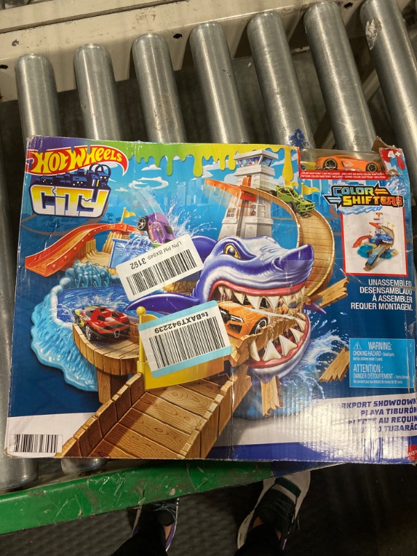 Photo 1 of Hot Wheels Color Shifters Sharkport Showdown [Amazon Exclusive] & Track Builder Straight Track with Car [Styles May Vary] Sharkport Showdown + Track