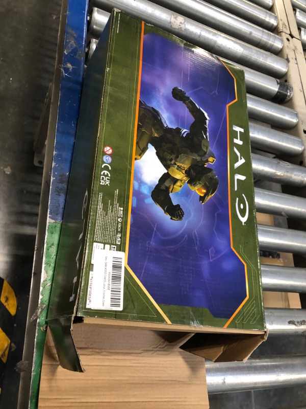 Photo 3 of DARK HORSE COMICS Halo Infinite: Master Chief Grappleshot PVC Statue, 10 inches, Green