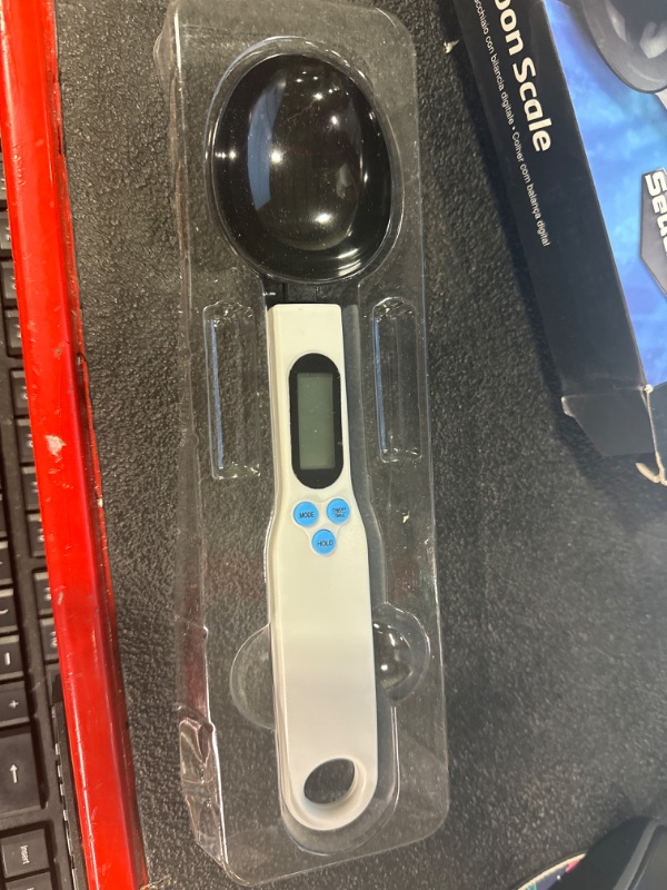 Photo 2 of ***NOT FUNCTIONAL***SELLING AS PARTS****

 Digital Spoon Scale Aquarium Supplement Dosing Tool, Cream/Black
