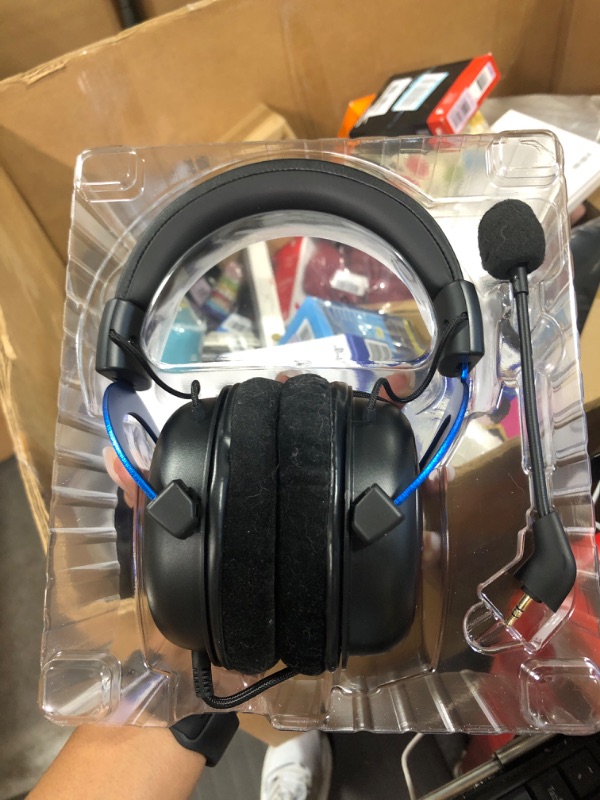 Photo 4 of ***DAMAGED***
HyperX Cloud Stereo Gaming Headset for PlayStation 4 & 5 (Black/Blue)