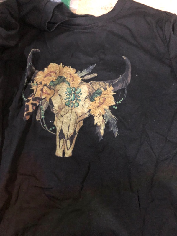 Photo 1 of Medium Skull shirt