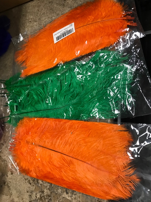 Photo 1 of 30 PCS SHORT FEATHERS ORANGE  GREEN 