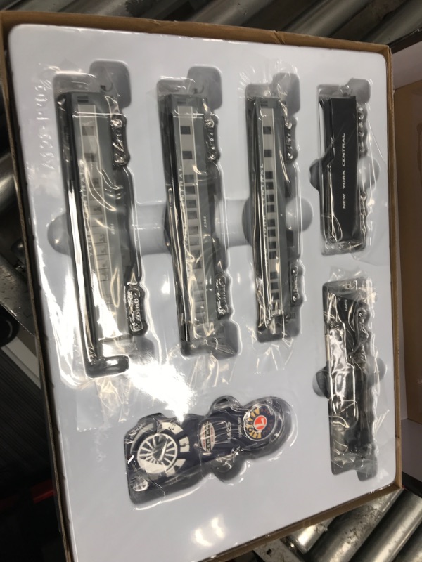 Photo 3 of **NONREFUNDABLE**FOR PARTS OR REPAIR**SEE NOTES**
Lionel New York Central Waterlevel Limited LionChief 2-8-4 Set with Bluetooth Capability, Electric HO Gauge Model Train Set with Remote Complete Set