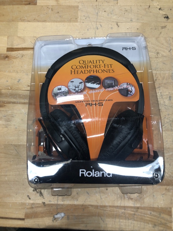 Photo 2 of Roland Around-Ear Stereo Headphones