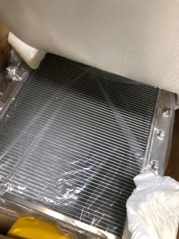 Photo 2 of ***USED - MIGHT BE MISSING PARTS***
Tepilauda Full Aluminum Radiator compatible with 2006-2012 Chevy GMC Hummer Colorado Canyon H3 H3T 3 Row Core Radiator