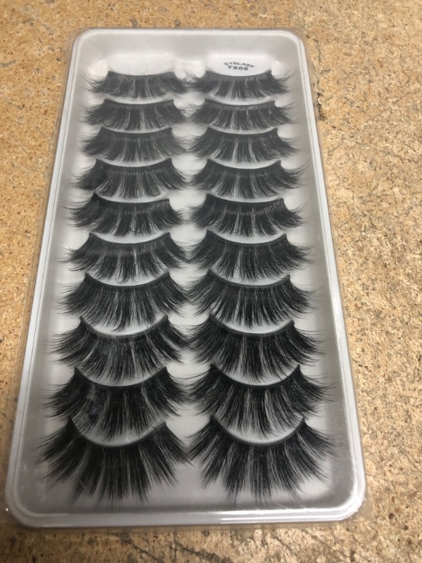 Photo 1 of 20 sets of lashes