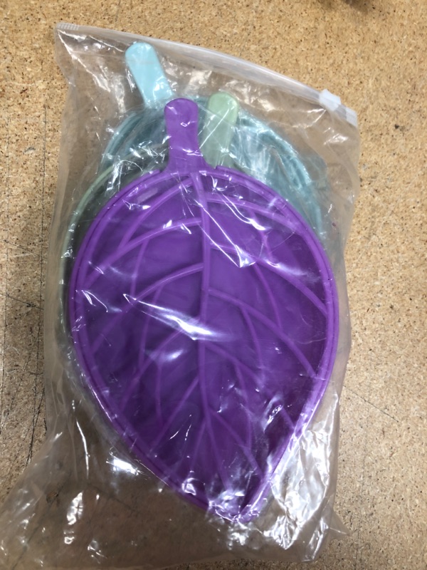 Photo 1 of 3 PLASTIC LEAF SHAPED SOAP DISH