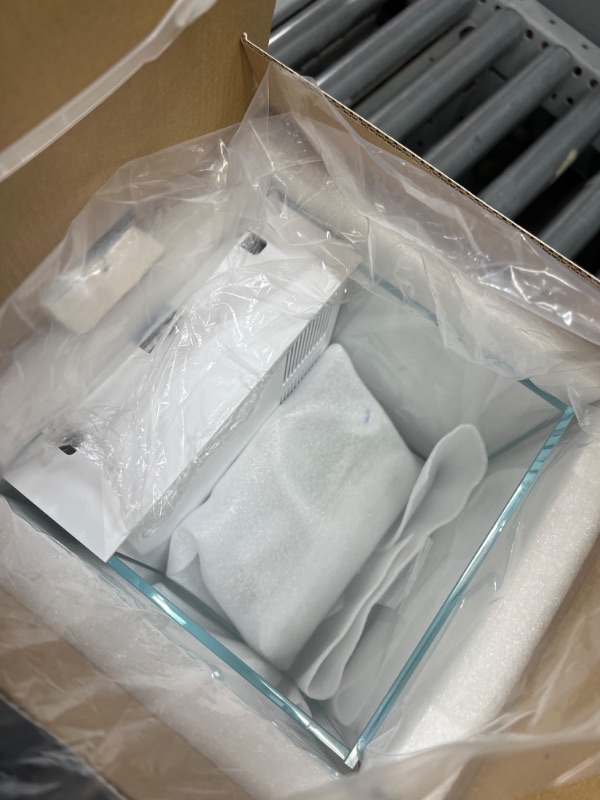 Photo 1 of Betta Nemo Fish Tank Small Aquarium Starter Kit with Filter and Light Low Iron Ultra Clear Glass 2 Gallon(Saltwater White)