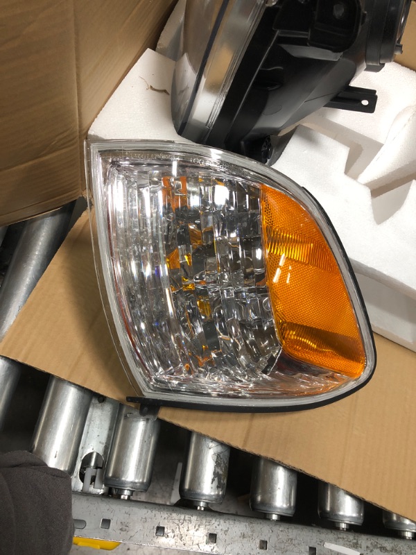 Photo 4 of DEPO 312-1556R-AC Replacement Passenger Side Turn Signal Light (This product is an aftermarket product. It is not created or sold by the OE car company) Passenger Side (RH)