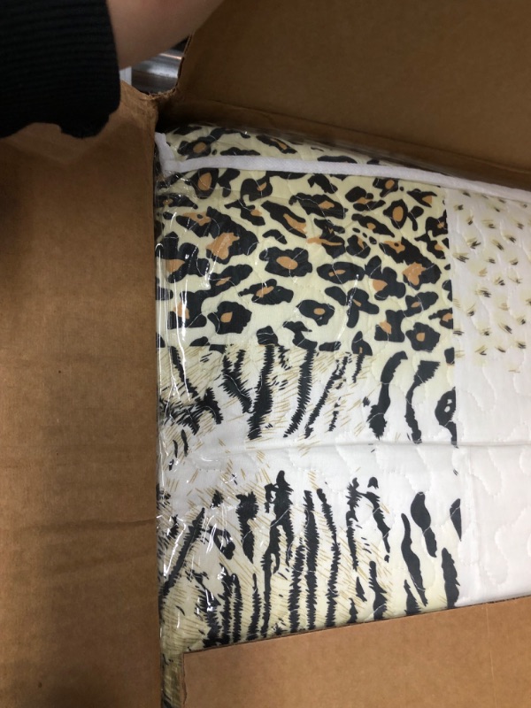 Photo 2 of MarCielo 3 Piece Quilted Bedspread Leopard Print Quilt Quilt Set Bedding Throw Blanket Coverlet Animal Print Bedspread Ensemble Cheetah King Oversize(Cal King) California King