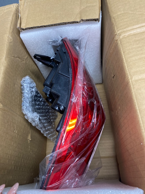 Photo 2 of KAMDKI OE Factory Style Right Passenger Side Tail Light Rear Lamp Compatible for 2022 2023 Honda Civic 33500T20A01 HO2805123