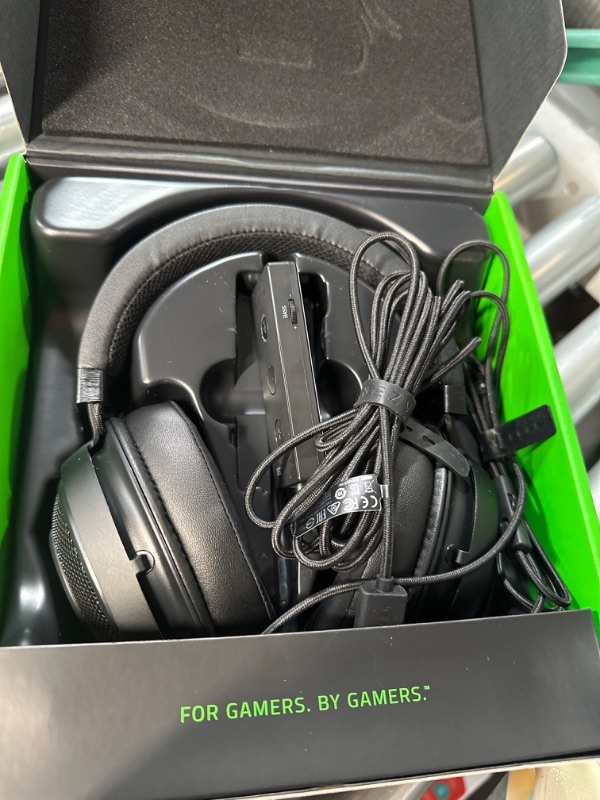 Photo 2 of Razer Kraken - Cross-Platform Wired Gaming Headset (Custom Tuned 50mm Drivers, Unidirectional Microphone, 3.5mm Cable with in-line Controls, Cross Platform Compatible) Black Black Kraken Single