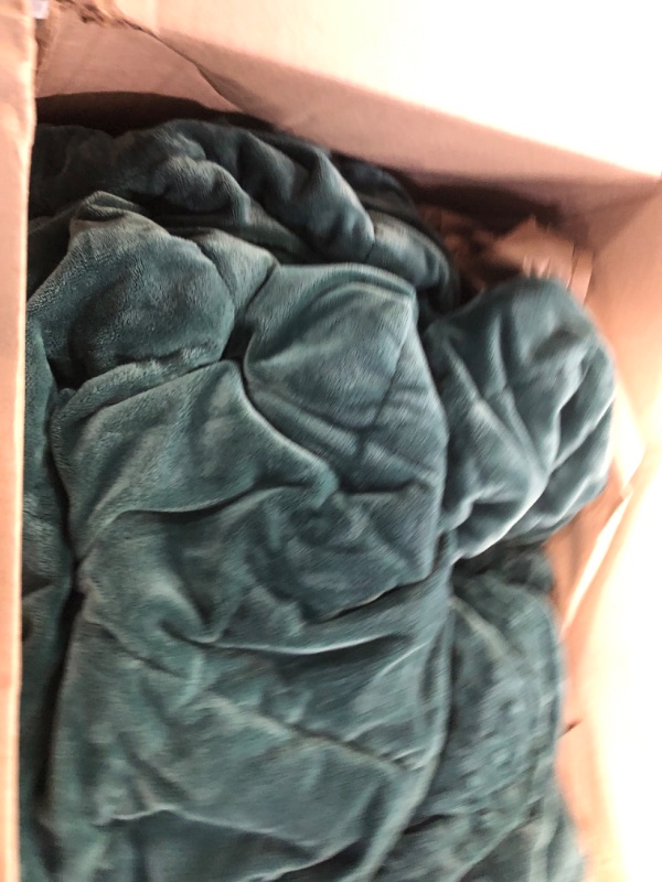 Photo 4 of Alomidds Weighted Blanket (48"x72",20lbs Twin Size - Green)