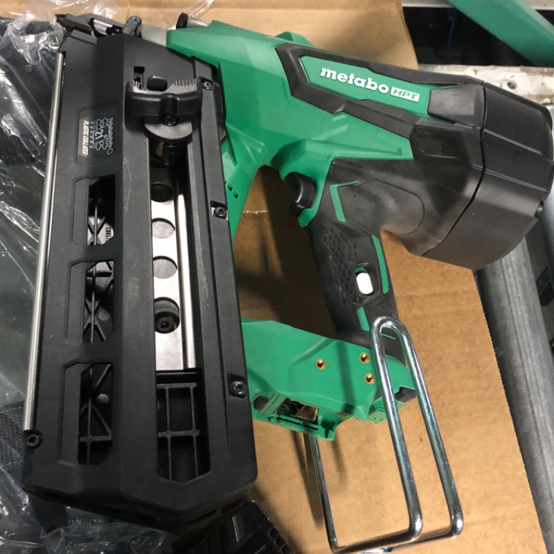 Photo 3 of [FOR PARTS, READ NOTES] NONREFUNDABLE
 Metabo HPT 3.5-in 21-Degree Cordless Framing Nailer (Battery & Charger Included)