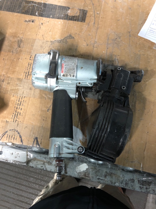Photo 2 of ***NON-REFUNABLE**Metabo HPT 1.75-in 15-Degree Pneumatic Roofing Nailer
*GETS JAMMED AND SPITS THE REST OF THE NAILS OUT***
***PARTS ONLY******