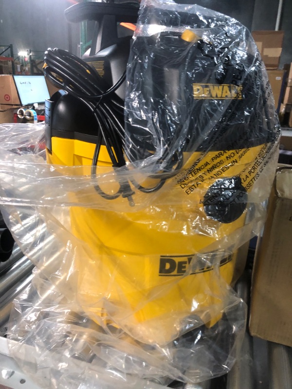 Photo 3 of DEWALT 9-Gallons 5-HP Corded Wet/Dry Shop Vacuum with Accessories Included
