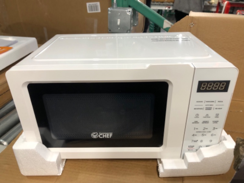 Photo 2 of * used * see all images *
Commercial Chef CHM770 Counter Top Microwave