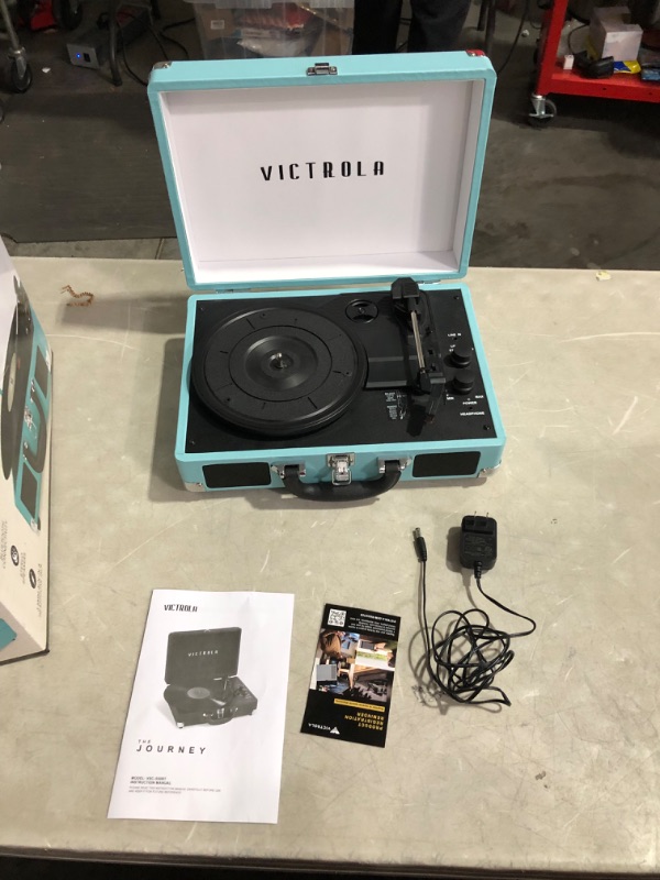 Photo 4 of ***NOT FUNCTIONAL - DOESN'T POWER ON***
Victrola Vintage 3-Speed Bluetooth Portable Suitcase Record Player with Built-in Speakers VSC-550BT-TU