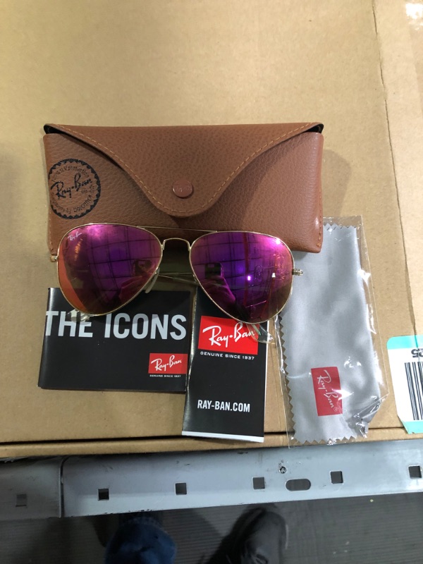 Photo 2 of **DAMAGED*SCRATCHED LENSE AND MISSING NOSE PIECE**
Ray-Ban Rb3025 Classic Mirrored Aviator Sunglasses Matte Gold/Fuchsia  Mirrored 58 Millimeters