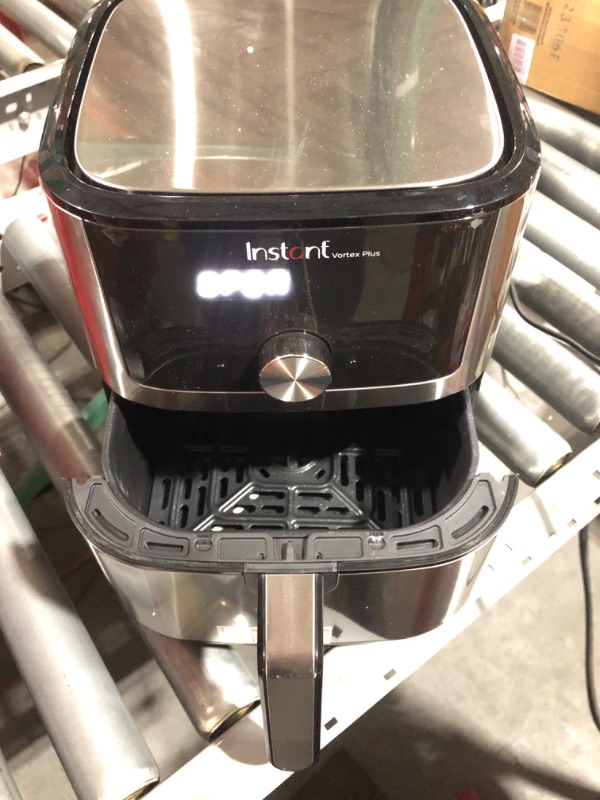 Photo 1 of Instant Vortex Plus 6-in-1 4QT