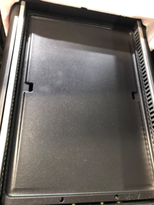 Photo 3 of ***USED - DIRTY - LIKELY MISSING PARTS - UNABLE TO TEST***
GoWISE USA GW88000 2-in-1 Smokeless Indoor Grill and Griddle with Interchangeable Plates and Removable Drip Pan