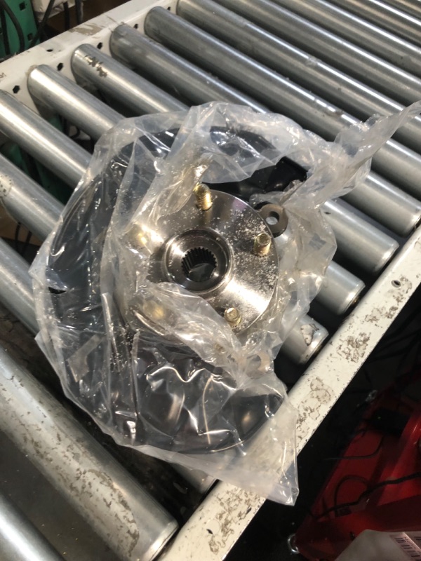 Photo 1 of TRQ Front Right Wheel Bearing & Hub Assembly with Knuckle Compatible with Toyota Matrix FWD