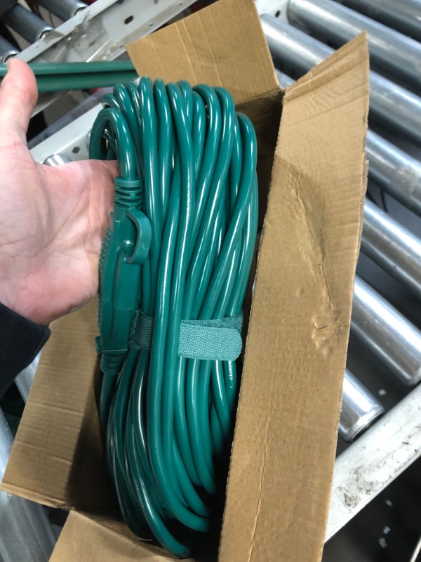 Photo 3 of HUANCHAIN Indoor Outdoor Green Extension Cord 100 ft Waterproof, 16/3 Gauge Flexible Cold-Resistant Appliance Extension Cord Outside, 10A 1250W
