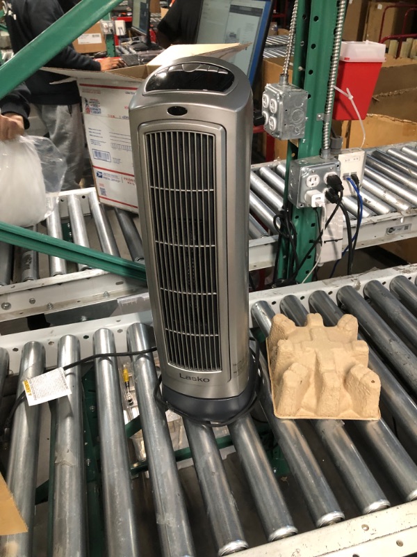 Photo 2 of **NONREFUNDABLE**FOR PARTS OR REPAIR**SEE NOTES**
Lasko 1500W Digital Ceramic Space Heater with Remote, 755320, Silver