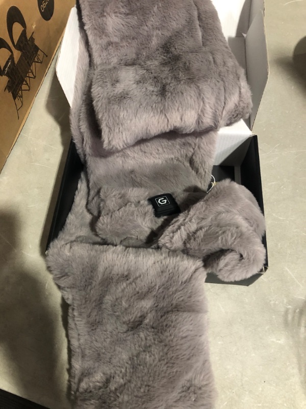 Photo 1 of * Battery doesn’t charge *
Genovega Graphene Heated Fur Scarf with 2 Pockets, 5000mAh Portable Battery
